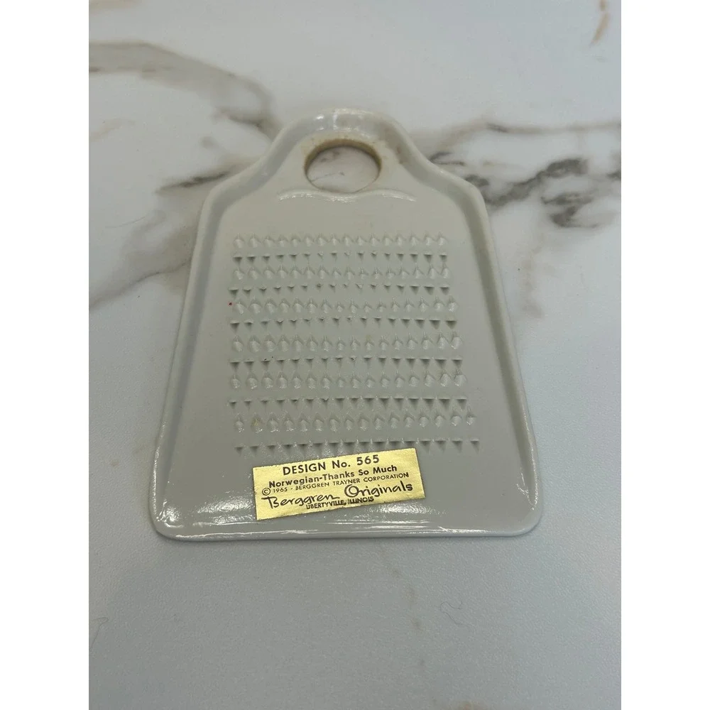Vintage 1965 Berggren Originals Ceramic Ginger Grater Norwegian Rosemaling 565